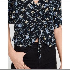 AE Floral Ruched Front Top in Black!🌼